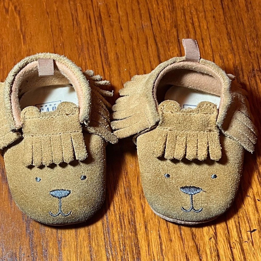 Baby Gap camel brown suede infant bear cub fringe moccasins 12-18 month